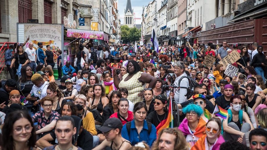 Paris : la scurit de la marche des fierts renforce aprs la fusillade d'Oslo