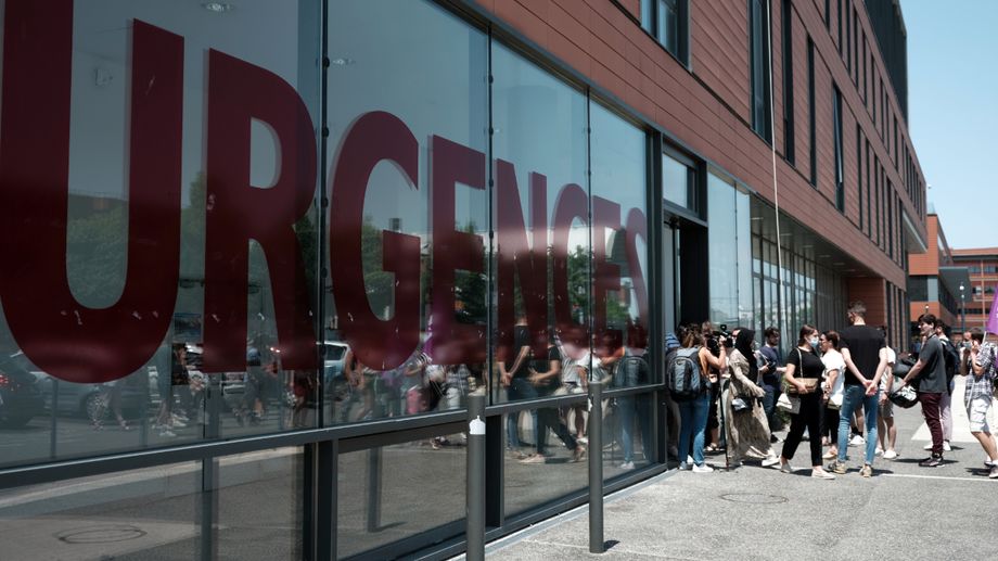 Gr�ve aux urgences du CHU de Toulouse : la direction propose seize postes suppl�mentaires