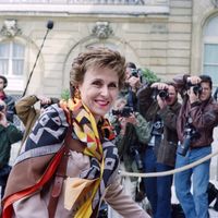 Le Premier ministre français Edith Cresson arrive pour le premier conseil des ministres le 17 mai 1991 au palais présidentiel de l'Elysée
