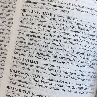 Définition du terme "Militant" dans le dictionnaire Le Robert.