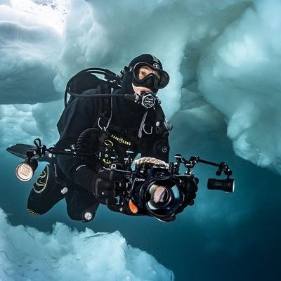 Le photographe Greg Lecoeur dans l’Antarctique en avril 2022.