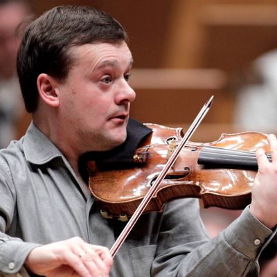 Le violoniste Frank Peter Zimmermann lors d'un concert avec l'Orchestre Philharmonique de Vienne
