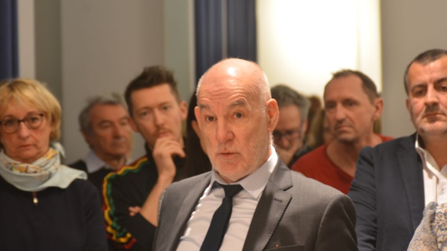 Soup�ons de favoritisme au Puy-en-Velay : le maire Michel Chapuis plac� en garde � vue