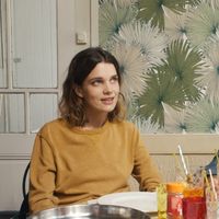 Esla et Yann (Camille Rutherford et Maxence Tual) fondent une famille-amitié touchante et singulière.