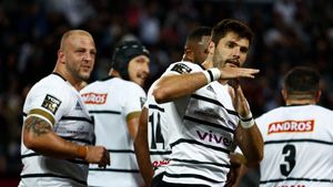 Rugby - Le CA Brive reste en Top 14 après sa victoire contre le Stade Français (33-17)