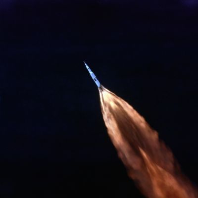 La fusée Saturne V, du vaisseau Apollo 11 s'élance dans l'espace le 16 juillet 1969, devant des millions de téléspectateurs dans le monde entier