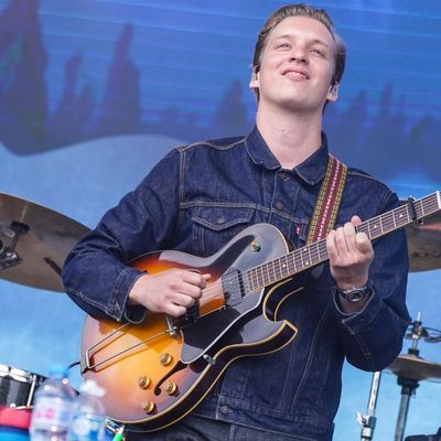 Le chanteur britannique George Ezra sur scène à Coventry (Royaume-Uni) le 29 mai 2022