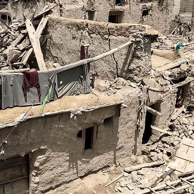 Des maisons endommagées après un tremblement de terre dans le district de Gayan, en Afghanistan, le 22 juin 2022.