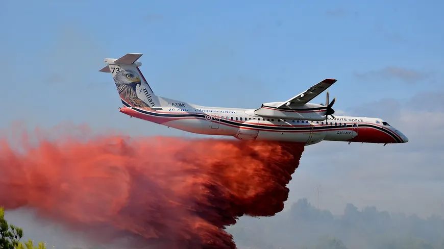 VID�O - 80 hectares br�l�s en Loz�re, 150 pompiers et six avions bombardiers d'eau sur place