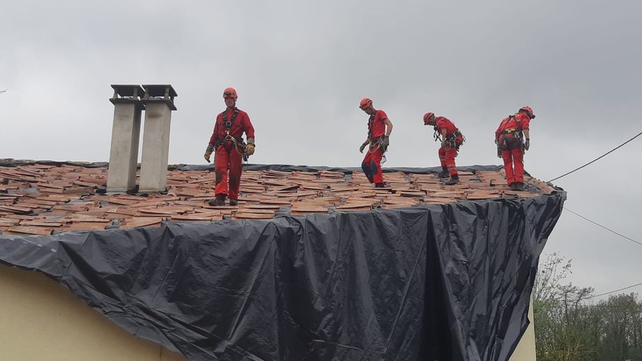 PHOTOS - Orages : gros d�g�ts � La Barde, aux confins de la Charente-Maritime, de la Gironde et de la Dordogne