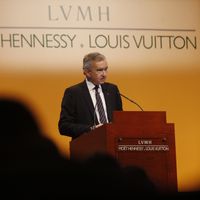Bernard Arnault en 2008 présente les résultats record de LVMH de l'année 2007.