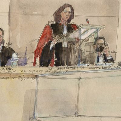 De gauche à droite : Nicolas Le Bris, Camille Hennetier et Nicolas Braconnay, les avocats généraux du procès des attentats du 13 nov 2015. Dessin du 8 juin 2022