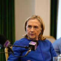 De passage à Paris, l'ancienne Secrétaire d'État sous l'administration Obama, Hillary Clinton analyse l'actualité, en exclusivité pour France Culture.