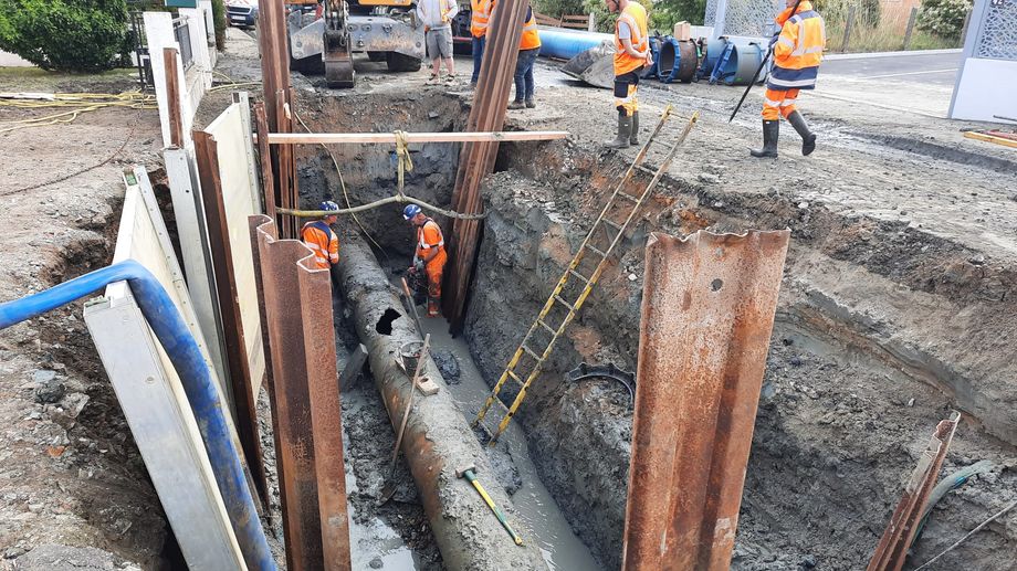 Une bombe de la Seconde Guerre mondiale d�couverte apr�s l'inondation dans une rue de Saint-Nazaire