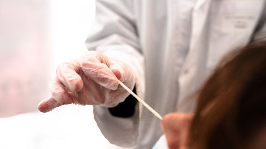 Le nombre de tests positifs augmenté d'après Santé publique France