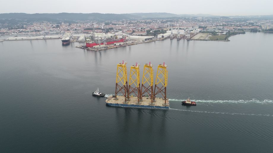 Les premi�res fondations des �oliennes en mer arrivent en baie de Saint-Brieuc