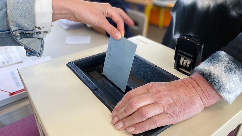 Législatives : ses bulletins sont absents des bureaux de vote, un candidat porte plainte à Carvin