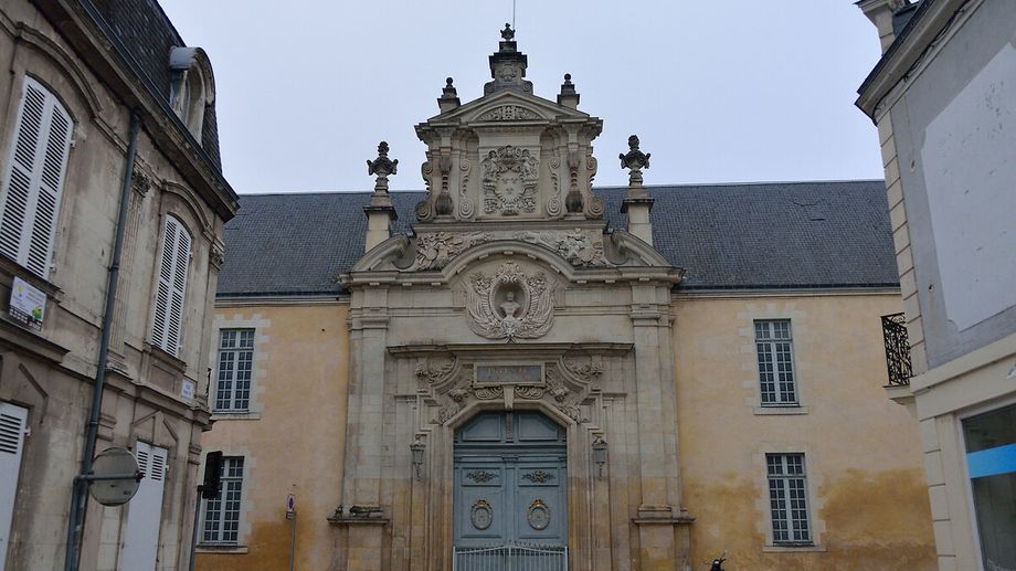 Violences et d�gradations au Prytan�e de La Fl�che : 15 �l�ves plac�s en garde � vue