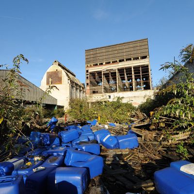 Un plan de 750 millions d’euros doit financer la construction d’habitations sur des friches industrielles, mais ce n’est pas sans risques.