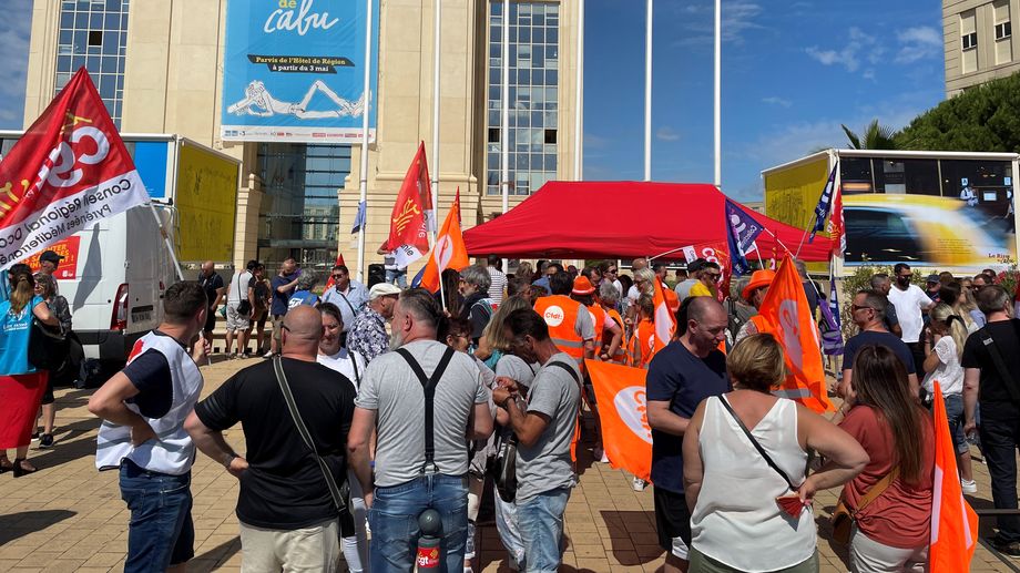 Des agents de la R�gion Occitanie manifestent � Montpellier pour r�clamer une prime promise en 2017