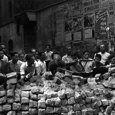 Barcelone 19 juillet 1936. Barricade après le soulèvement nationaliste en Espagne.