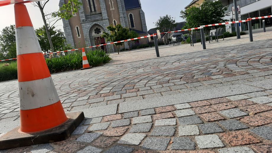Inquiétude à Louverné : après le passage d'un bus, une partie de la rue nationale s'est affaissée