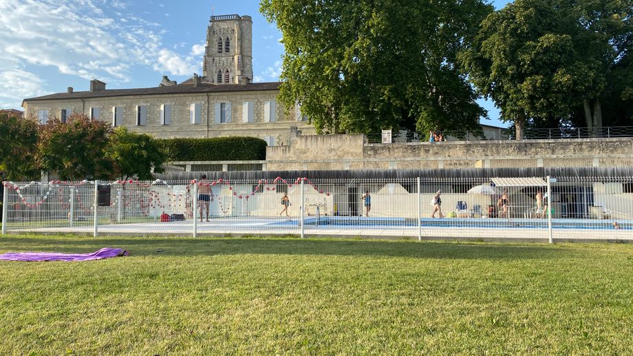 La piscine ext�rieure de Lectoure dans le Gers n'ouvrira pas cet �t�, une p�tition recueille 3.000 signatures