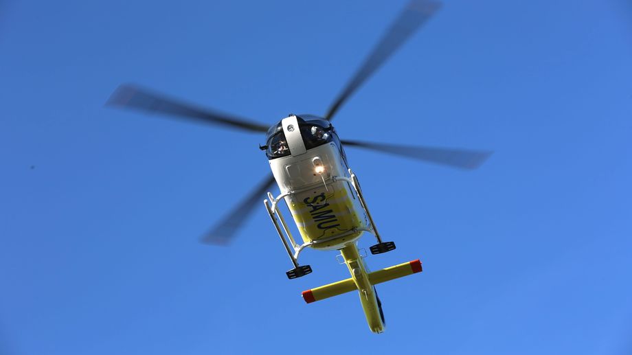 Une voiture percute un scooter en Dordogne, un ado de 15 ans h�liport� par les secours