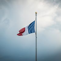 Les scandales et les remaniements semblent avoir pris la place des utopies, tandis que les prévisions de croissance sont divisées par deux dans le pays.