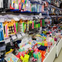 L'Anses appelle à revoir la réglementation et à renforcer la surveillance des fournitures scolaires les plus vendues.