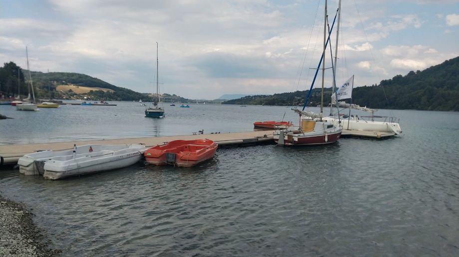 Lac de Paladru : les moteurs de cin bateaux d'un club de voile d�rob�s, 