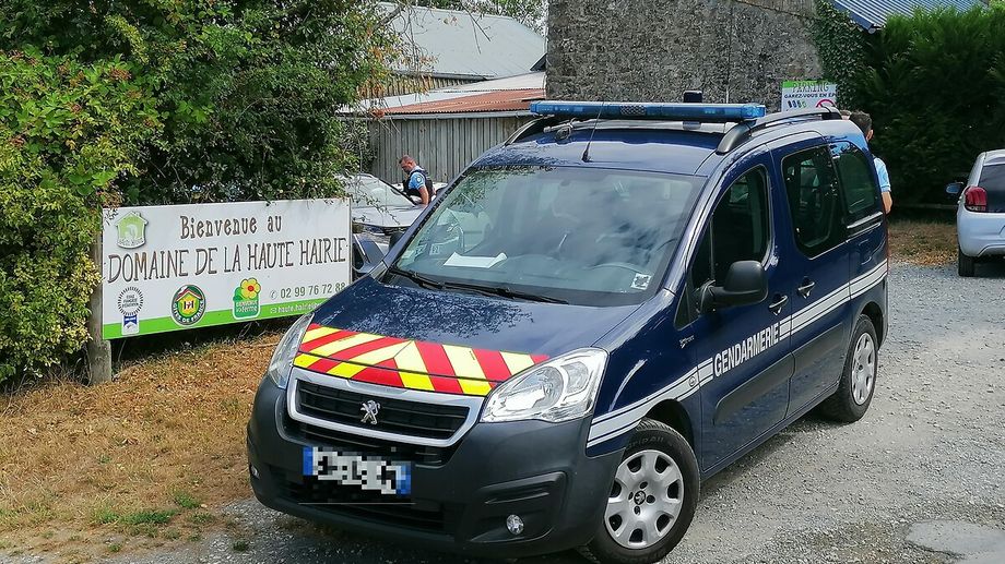 Accident au centre �questre de Saint-M'Herv� : l'�quipe p�dagogique 