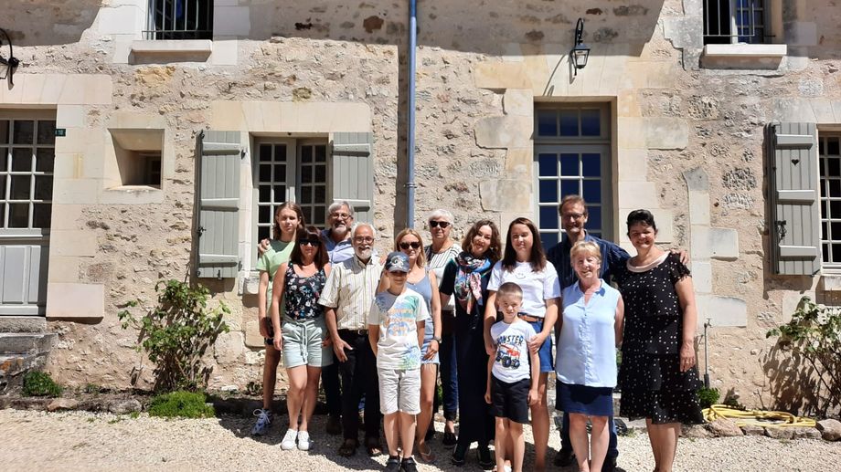 Trois Ukrainiennes hébergées en Indre-et-Loire retournent à Kiev, les habitants de Betz-le-Château émus