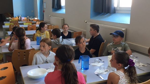 Teill� : des �l�ves de maternelle et de primaire ont �crit un livre de recettes