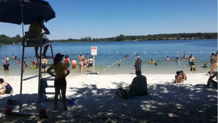 Canicule : baignade interdite au lac de la Ram�e, pr�s de Toulouse, en raison de la qualit� de l'eau