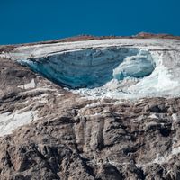 Une partie du glacier de la Marmolada, dans les Alpes italiennes, s'est effondré ce dimanche, faisant au moins six morts.