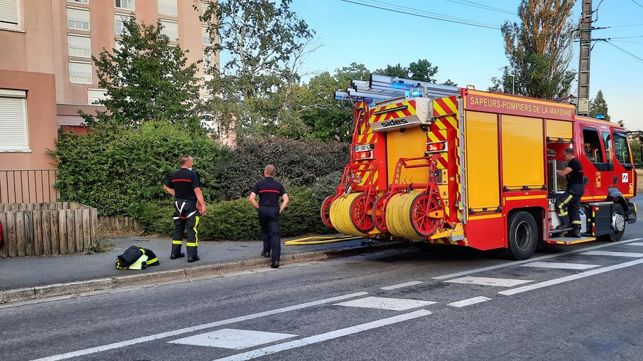 En Mayenne, soixante personnes �vacu�es en raison d'un feu de cave dans un immeuble