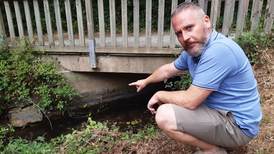 S�cheresse en Ille-et-Vilaine : les p�cheurs s'inqui�tent du faible niveau des cours d'eau