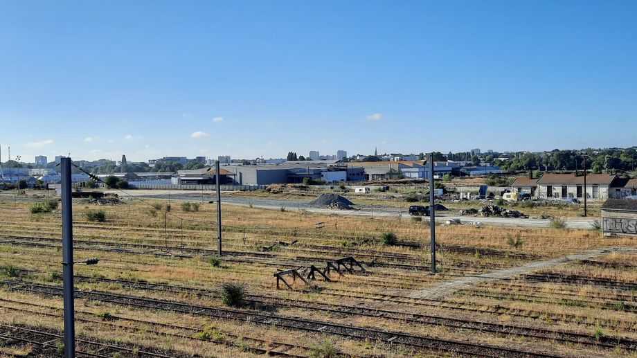 Nantes : le d�montage de l'ancienne voie ferr�e va commencer sur l'�le o� se construit le nouvel h�pital