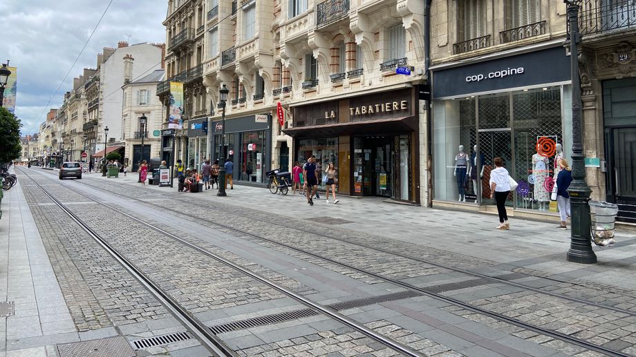 La clim portes ouvertes, une pratique courante dans les magasins d'Orléans