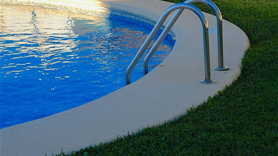 L'autopsie confirme la noyade du b�b� de 9 mois et sa grand-m�re, morts dans une piscine pr�s de Toulouse