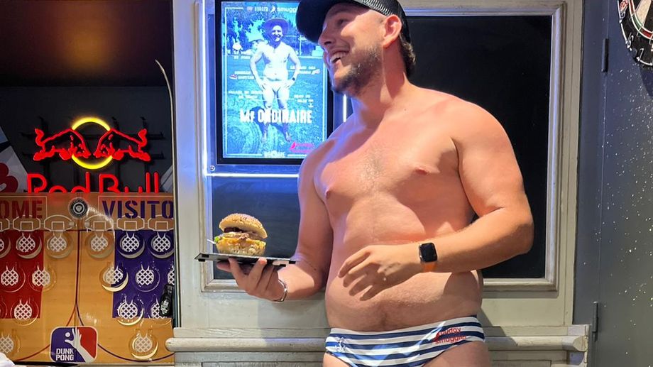 En slip et sans complexe, un N�mois vise le titre de Monsieur Ordinaire France