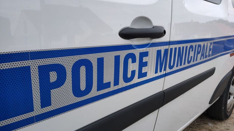 A Bourges, une voiture fonce sur des policiers et percute un agent, d'après le syndicat UNSA