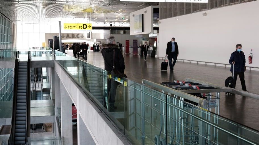 Un groupe de 19 jeunes S�n�galais retenu pr�s de 24h dans la zone d?attente de l?a�roport de Toulouse-Blagnac 