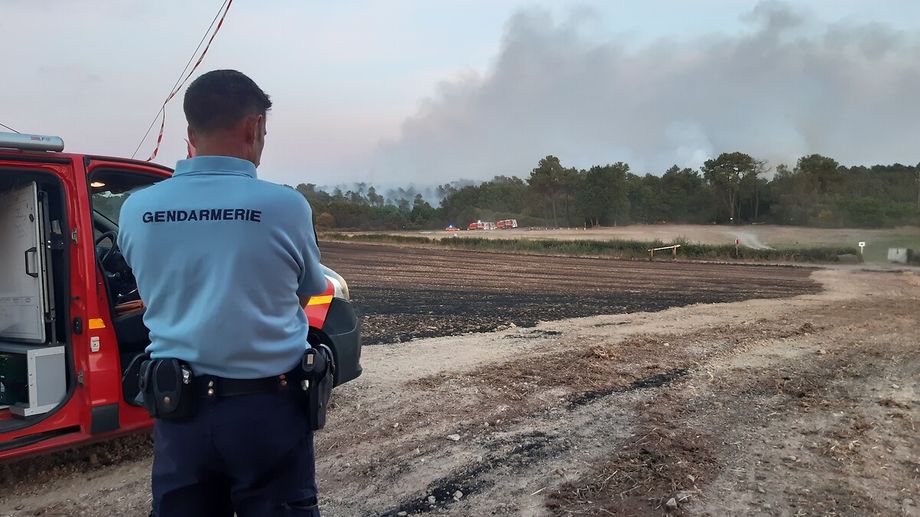 Violent incendie en cours près de Bressuire : des habitants évacués