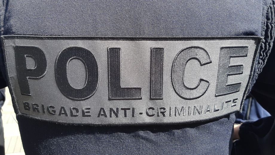 Une voiture retrouv�e � N�mes peut-�tre impliqu�e dans la fusillade de lundi � Paris