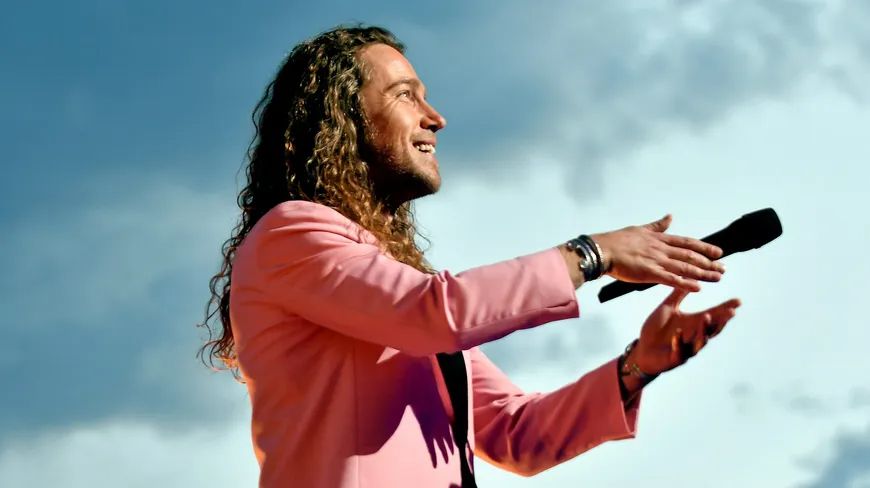 On a retrouv� l'auteur de la demande en mariage au concert de Julien Dor� dans les ar�nes de N�mes