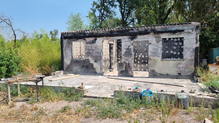 Un an apr�s l'incendie de Millas, une famille sinistr�e vit toujours dans une caravane 