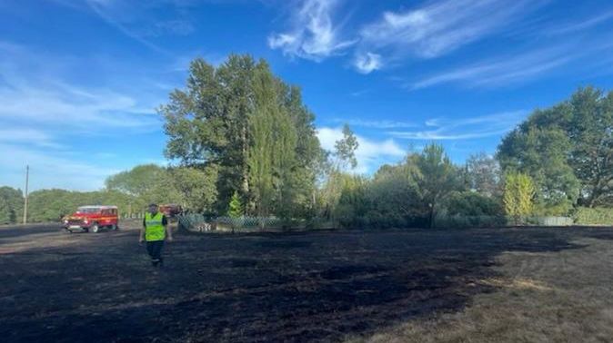 Elle br�le des v�g�taux et met involontairement le feu � quatre hectares de pr� en Dordogne