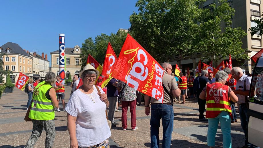 Ch�teauroux : 300 manifestants rassembl�s par la CGT pour la Maison des syndicats